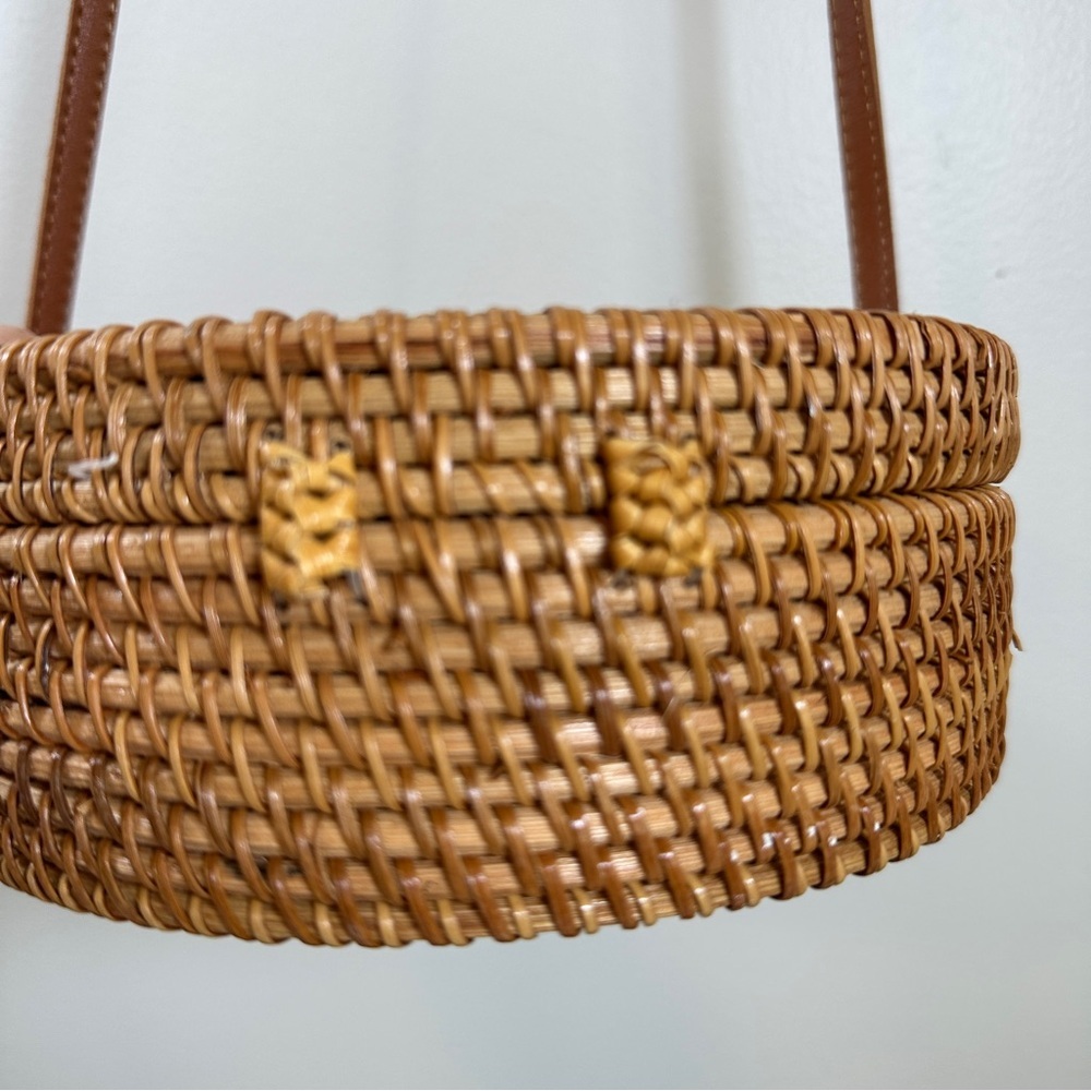 Straw Purse Round 7.9"x7.9"x3.1" with Shoulder Straps Summer Wicker Rattan Woven - Picture 6 of 6